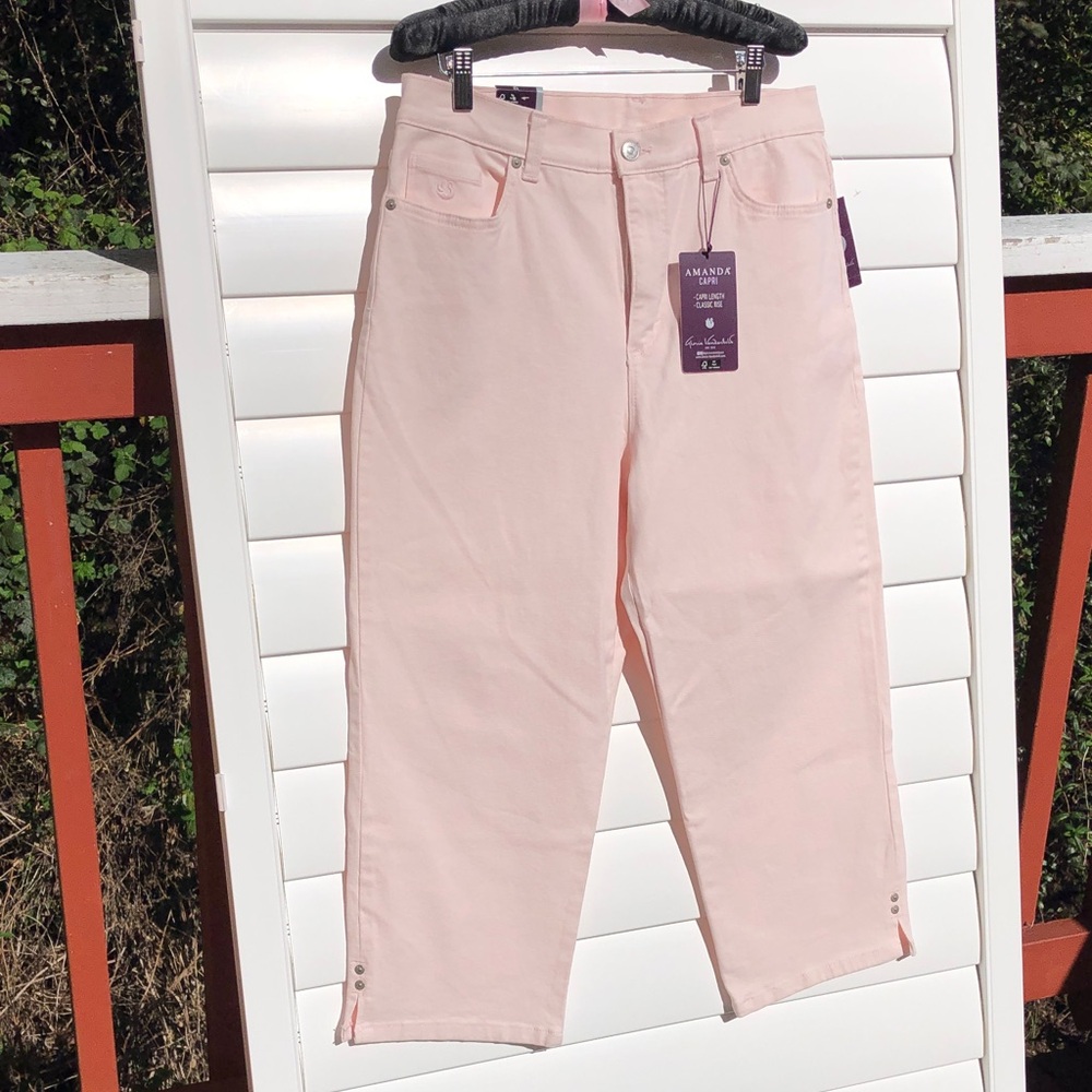 Gloria Vanderbilt Pale Pink Cropped Capris with Snap Tabs - Picture 3 of 9